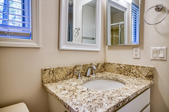 Building Photo - 67 Canaria Way