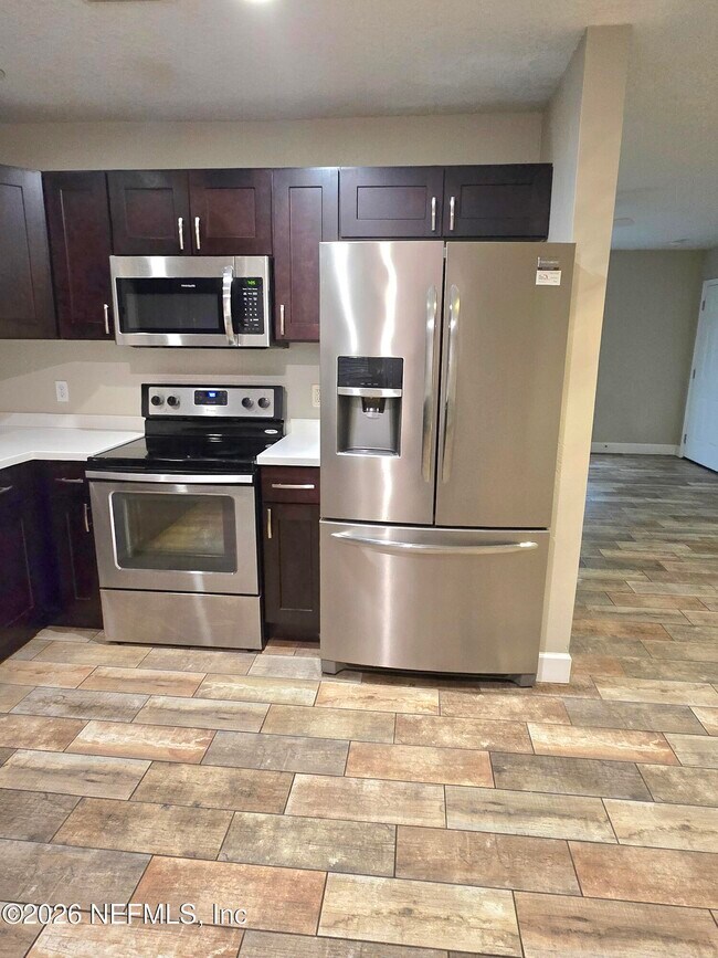 Building Photo - 615 Luna Ct