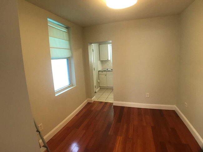 Dining room - 605 Gerritt St