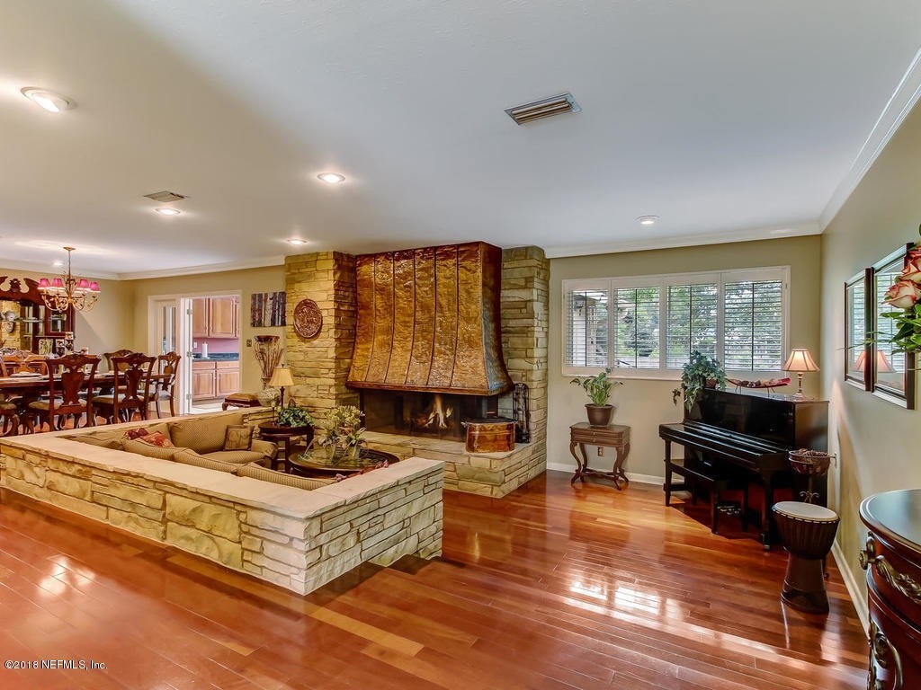 Building Photo - 8356 Royalwood Dr