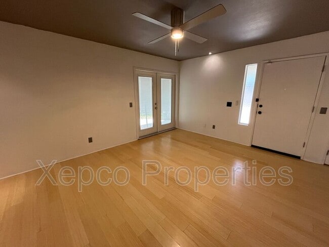 Building Photo - 2961 Sunflower Cir W