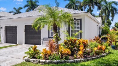 Building Photo - 10761 Pelican Dr