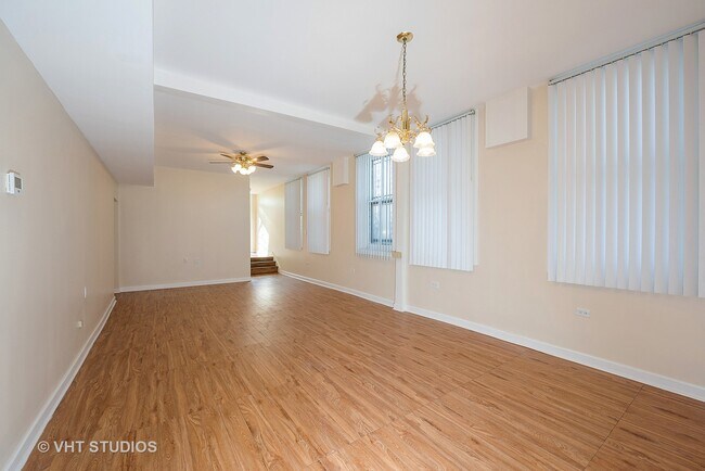 Building Photo - 830 W 18th St