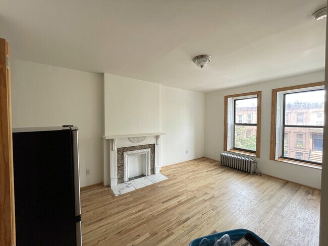 Building Photo - 540 Putnam Ave