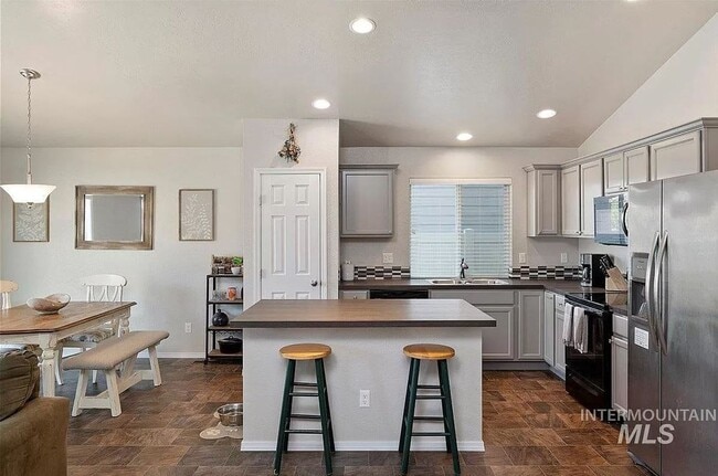 Building Photo - Dog Friendly Home in Meridian! NOVEMBER RE...