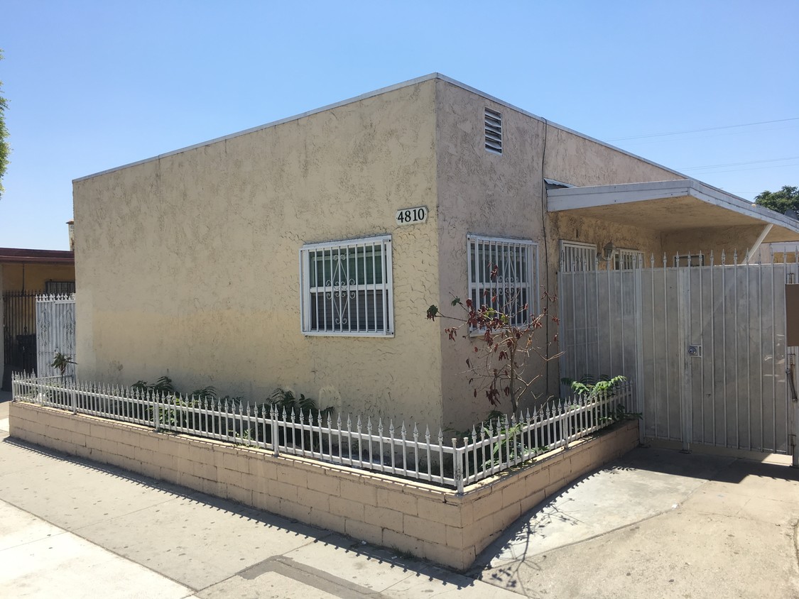 Foto principal - 4810 E Compton Blvd