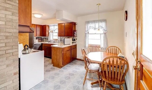 Foto del edificio - 1202 Cambridge Dr