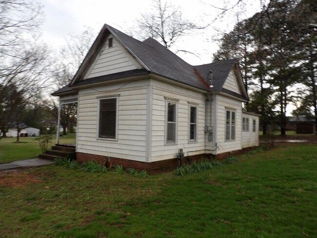 Building Photo - 505 Ave 2 NE