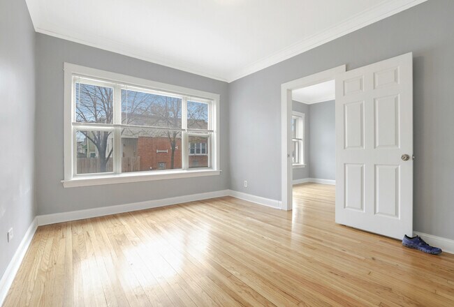 Foto del edificio - 1343 W 80th St
