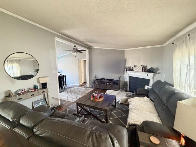 Foto del edificio - 2406 Robin Rd