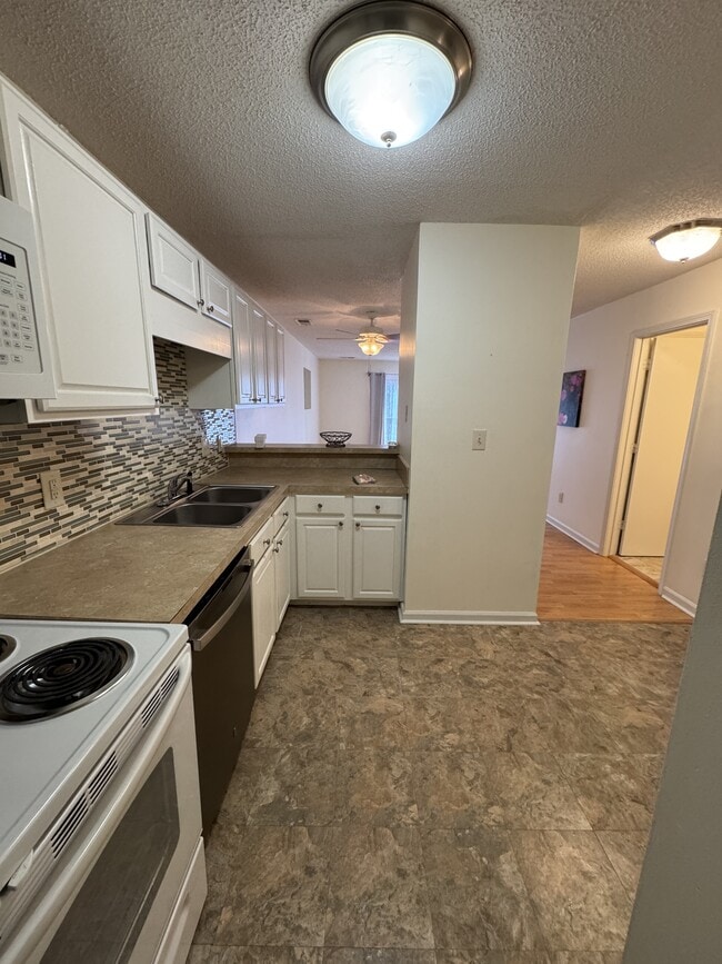 Building Photo - 7700 Porcher Dr