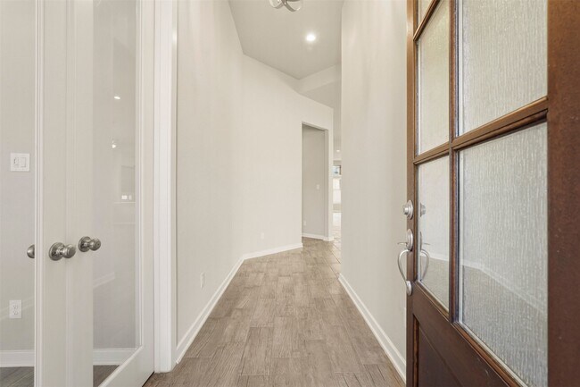 Building Photo - 1227 Carswell Grove Dr