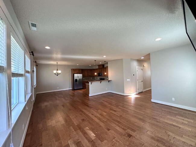 Building Photo - 3 Bed 2 1/2 Bath Wilsonville Gem ** $300 o...