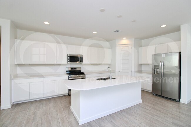 Foto del edificio - 3349 S 156th Dr