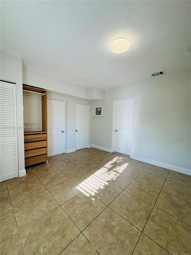 Foto del edificio - 2816 Pine Tree Dr