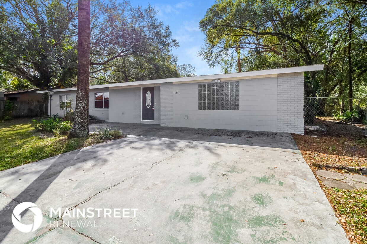 Foto principal - 1197 W Lakeview Cir
