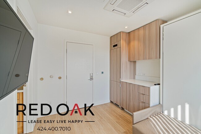 Foto del edificio - ~2 Months FREE~ Stylish Bachelor with Tons...