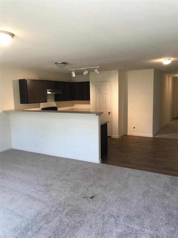 Building Photo - 160 Iris