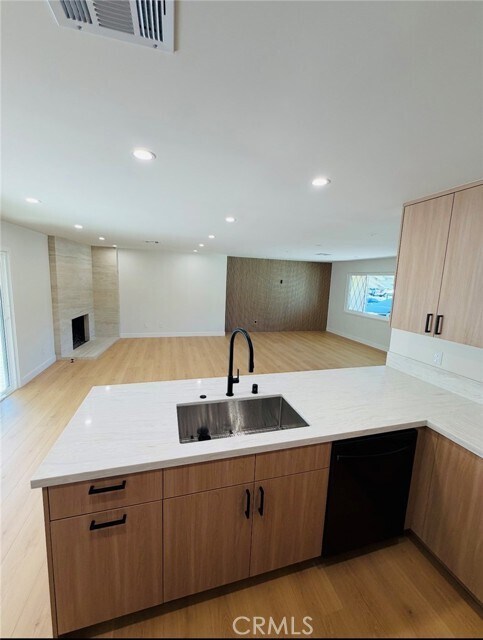 Foto del edificio - 10560 Debra Ave