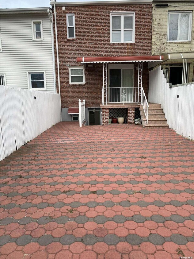 Primary Photo - 2520 Yates Ave