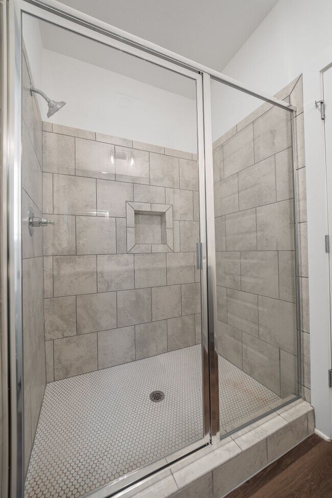 Building Photo - 2 Bedroom WITH GARAGE! Resort Style Amenit...