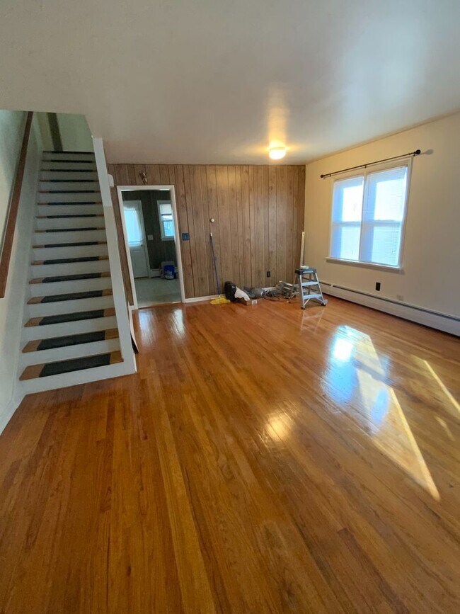 Building Photo - 3 br, 1 bath House - 518 E HIGH ST