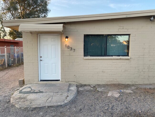 Building Photo - 1037 E Prince Rd