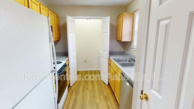 Foto del edificio - 604 Carlyle Way