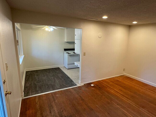 Building Photo - Hilyard St Units