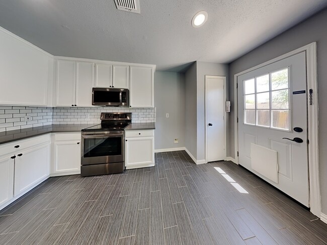 Building Photo - 3808 Bandera Ranch Rd