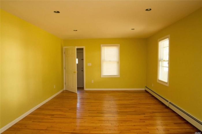 Building Photo - 3 bedroom in Coram NY 11727