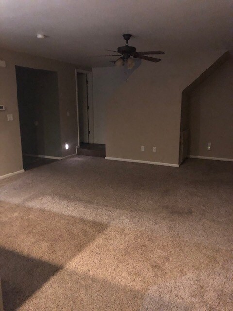 Building Photo - 899 Canary Ln