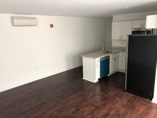 Foto del edificio - 717 Kenyon St NW