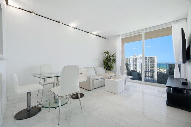 Foto del edificio - 3020 NE 32nd Ave