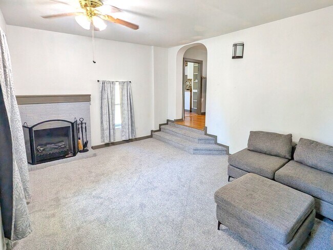 Building Photo - Adorable 2BR 1B in a Historic Neighborhood