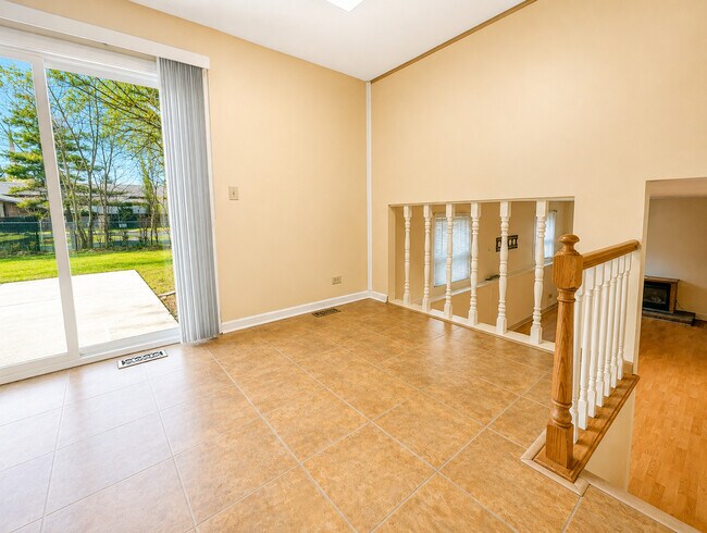 Foto del edificio - 1329 Elm Dr