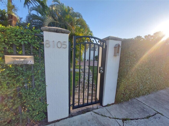 Foto del edificio - 8105 SW 17th Terrace