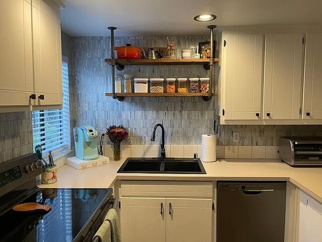 Building Photo - Private Gated Birch Bay Beachfront | Rare 3BR Condo