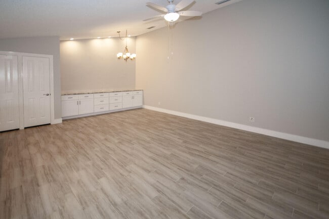 Building Photo - 3604 Pin Oak Ct
