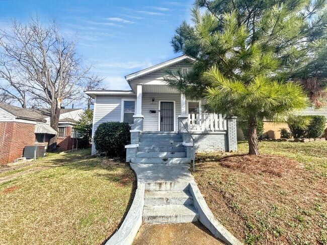 Building Photo - 1711 Center Way S