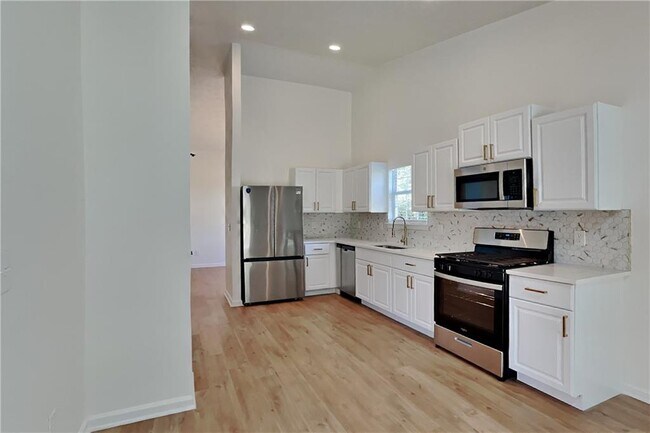 Building Photo - 410 Crestbend Ln