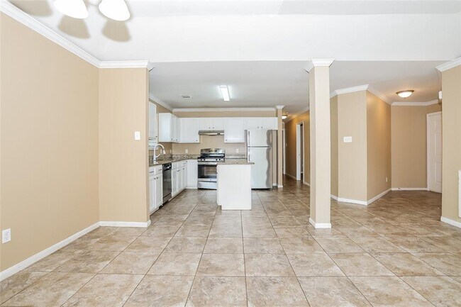 Foto del edificio - 15631 Donnet Ln
