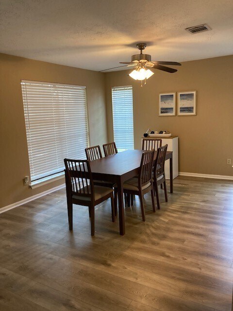 Foto del edificio - 14562 Oak Chase Dr