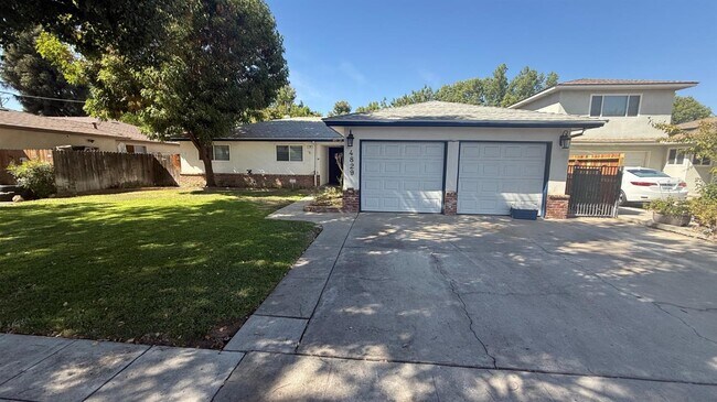Building Photo - 4829 E Santa Ana Ave