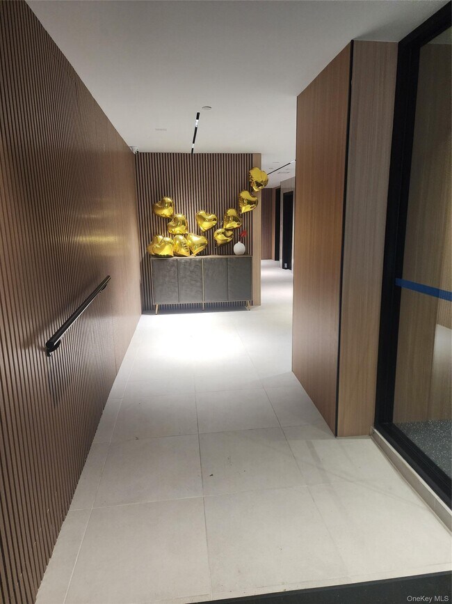 Foto del edificio - 108-25-108-72 72nd Ave
