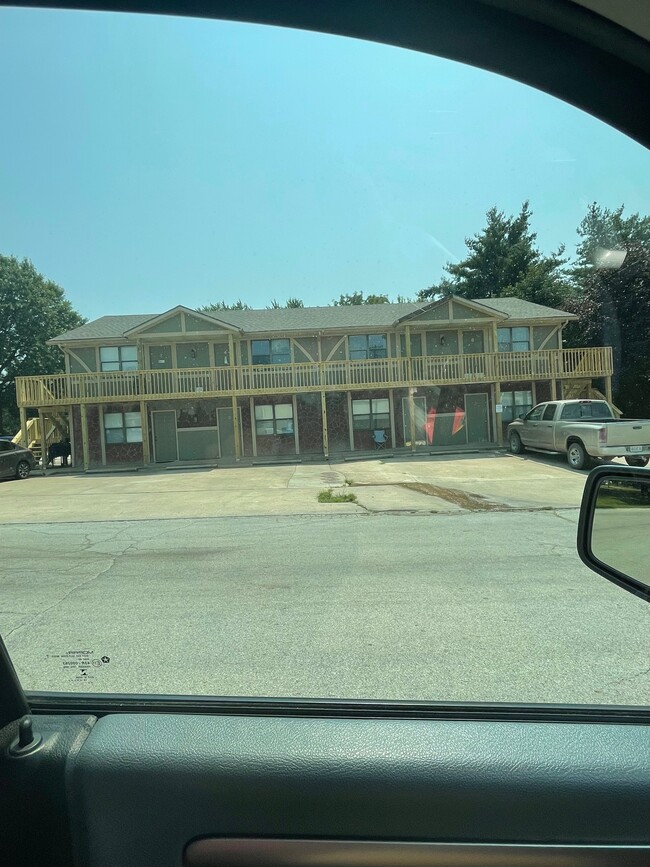 Building Photo - 102 E Glendale Dr
