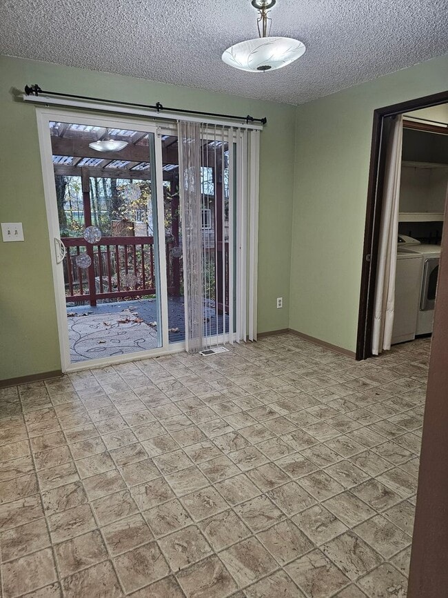 Foto del edificio - 3 Bedroom 1.5 Bathroom Single Family Home ...