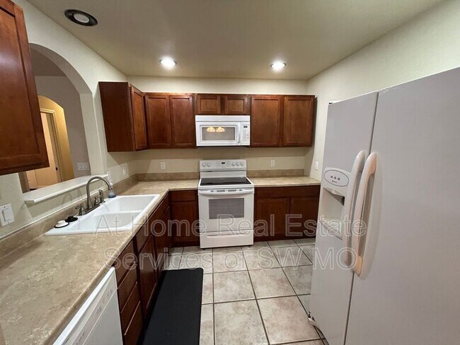 Building Photo - 3343 S Parkmont Ct
