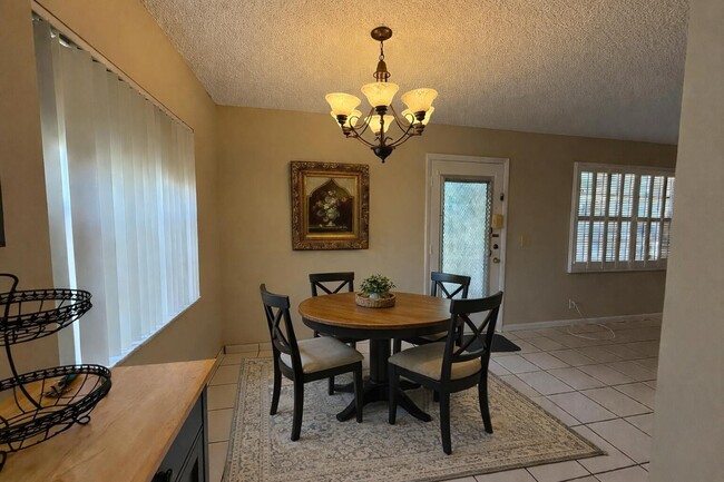 Building Photo - 894 Flanders S