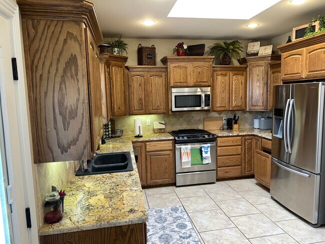 Building Photo - 5600 Lospatios Dr